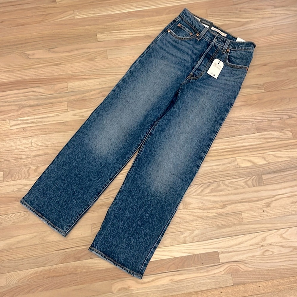 NWT size 24 X 27 ribcage straight ankle Levi’s jeans. Retails for $98
